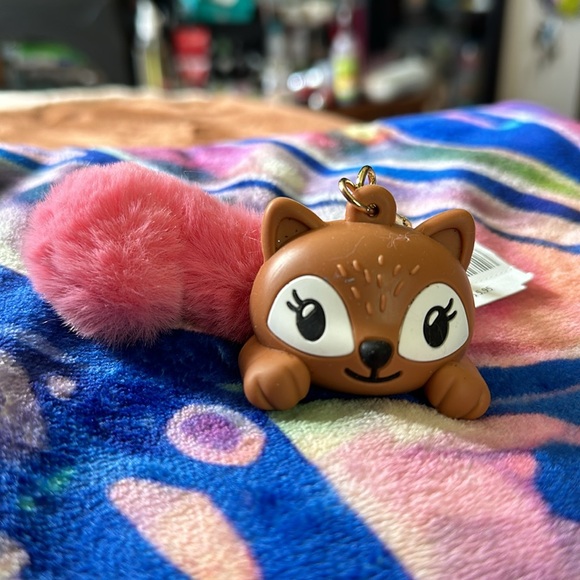 Bath&Body works squirrel 🐿️ with pink fuzzy tail pocketbac holder - Picture 2 of 4